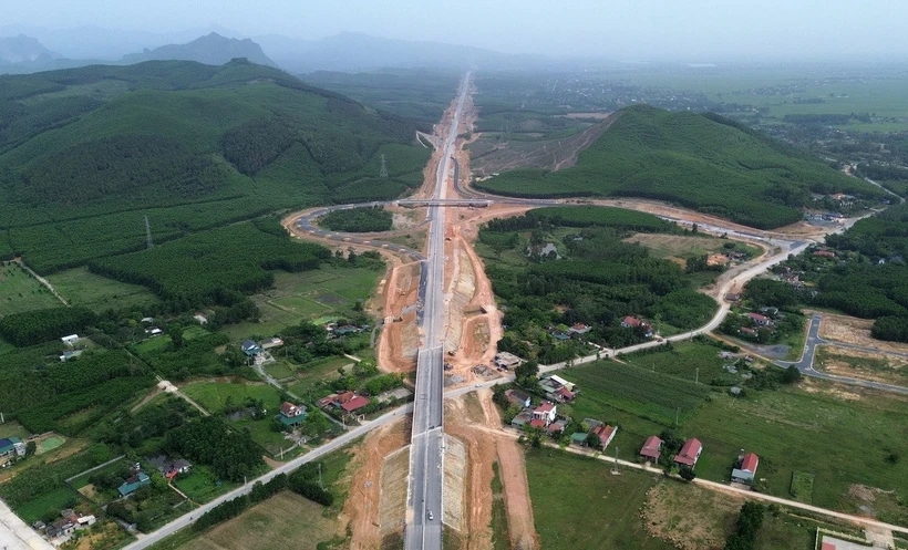 Thủ tướng: Đẩy nhanh tiến độ, hoàn thành 3.000km đường bộ cao tốc trong năm 2025