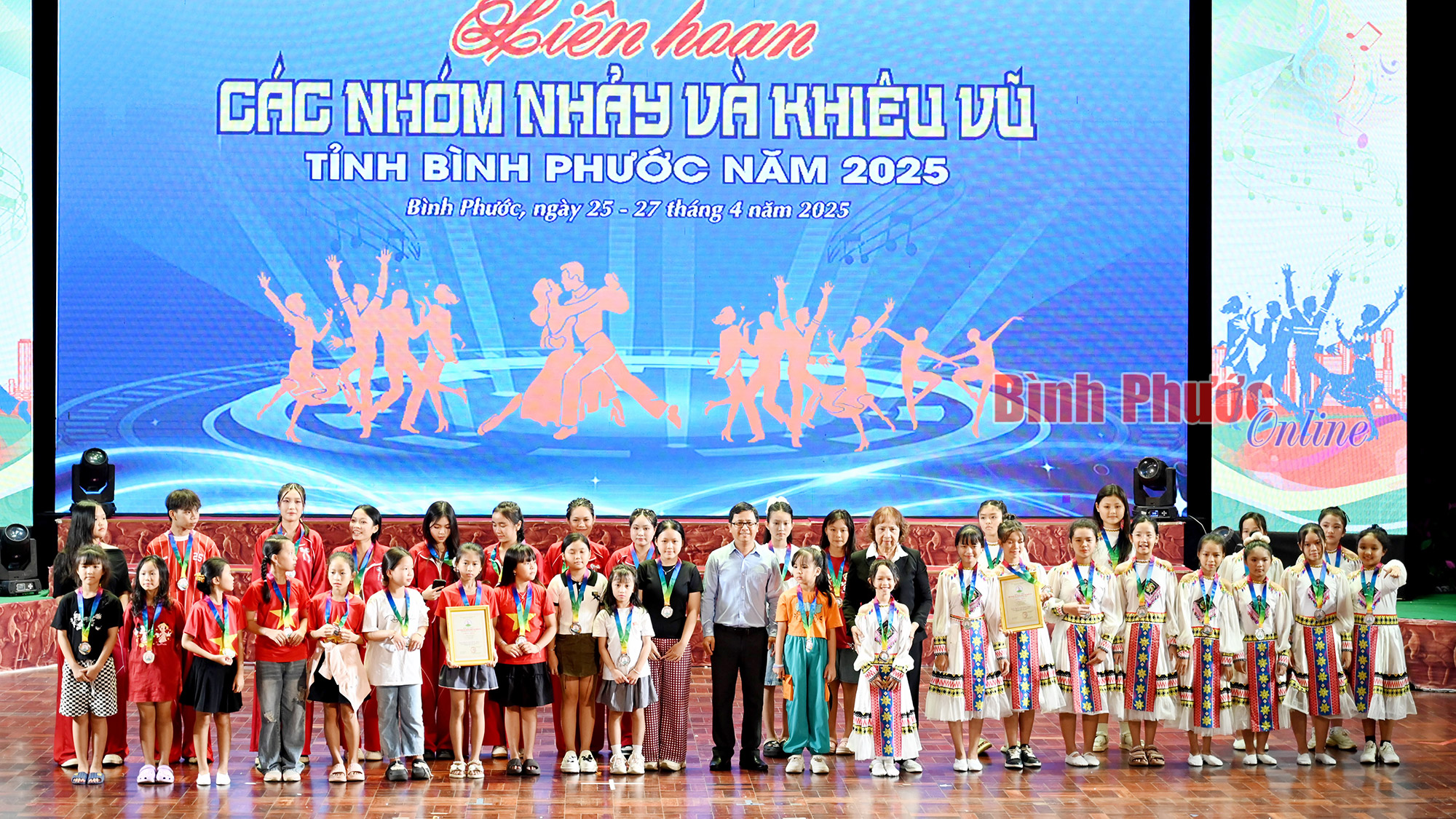 Trao 30 giải tại liên hoan các nhóm nhảy và khiêu vũ