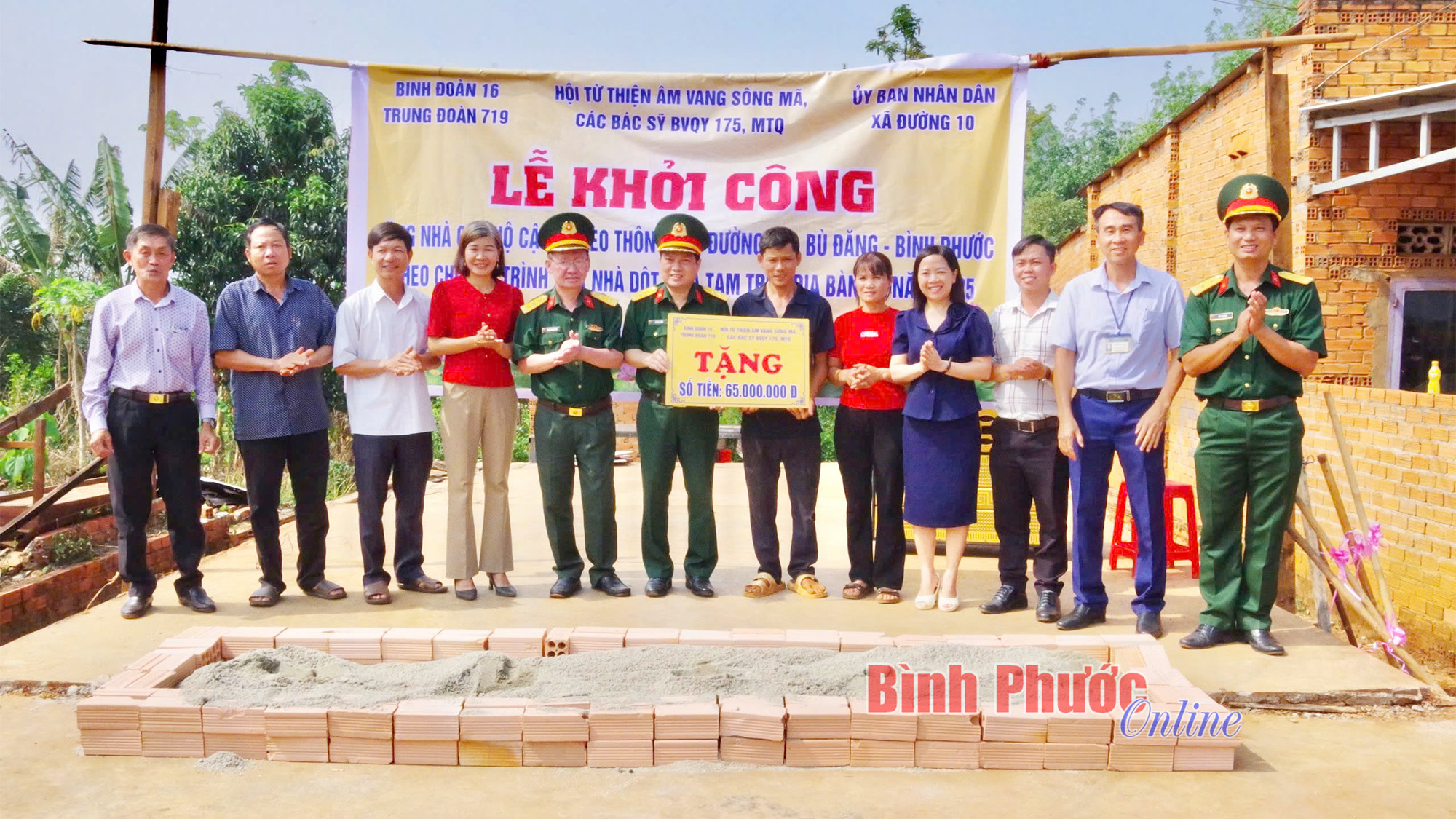Trung đoàn 719 chung tay xóa nhà tạm, nhà dột nát