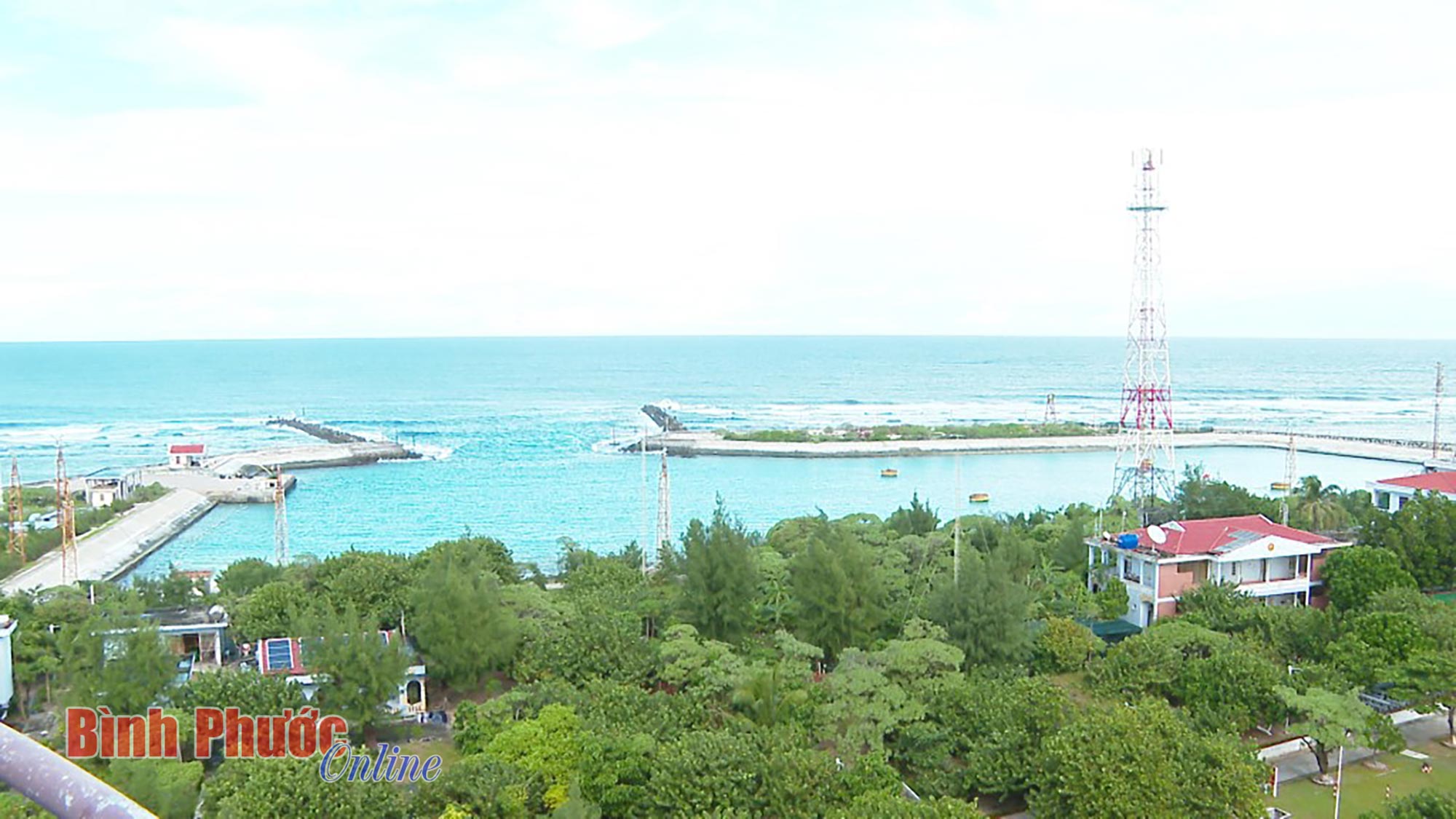 Trường Sa vững vàng giữa biển Đông
