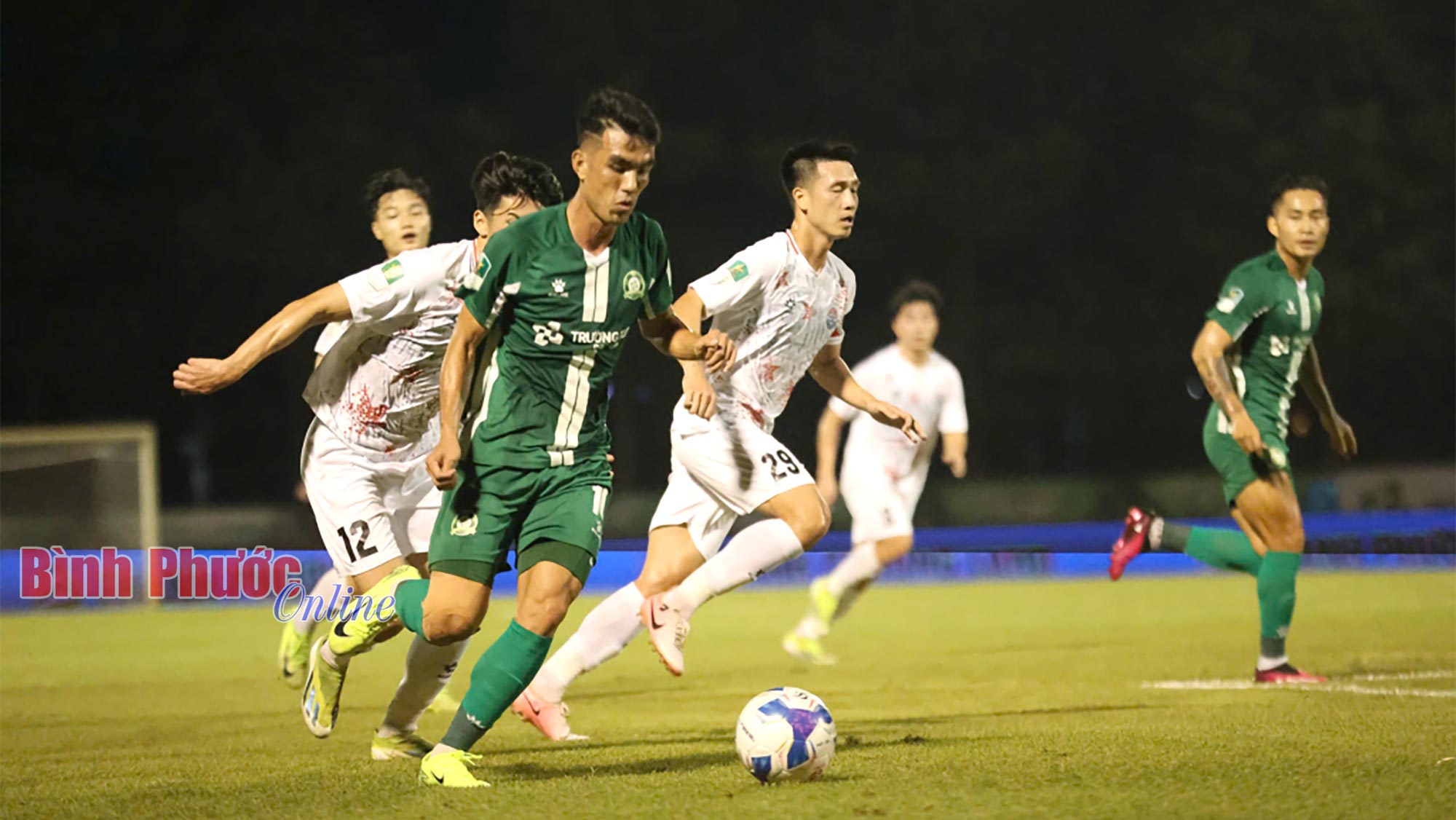 Trường Tươi Bình Phước - Hòa Bình FC: Cuộc đối đầu của quyết tâm và tham vọng