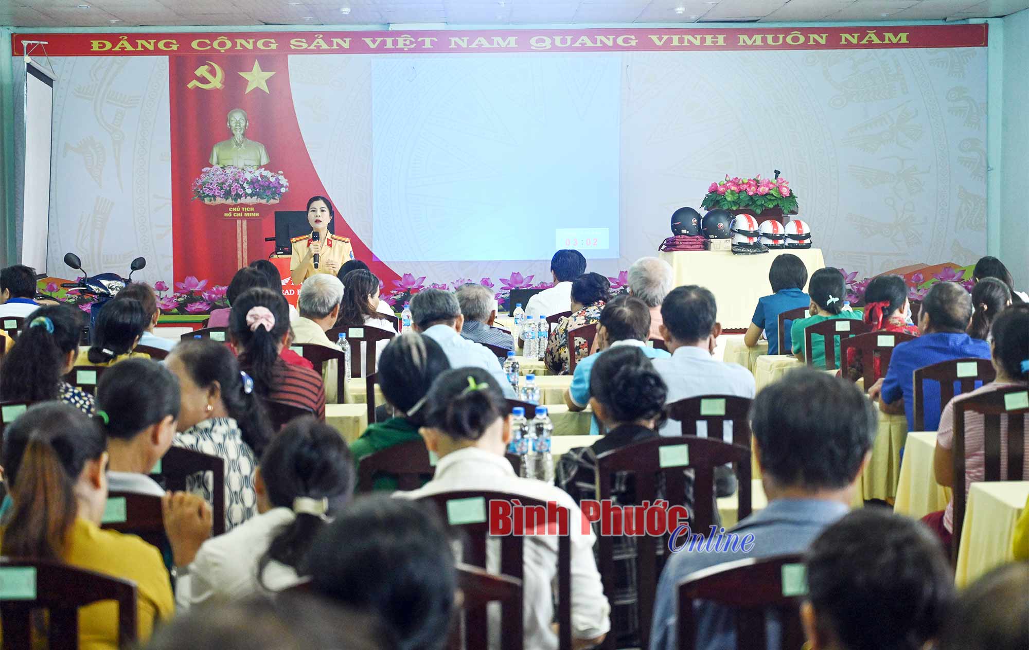 Truyền thông về an toàn giao thông cho hội viên nông dân