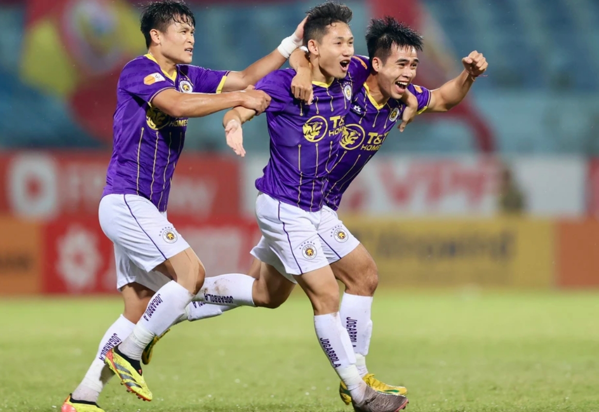 V-League 2024 - 2025: Sự trở lại mạnh mẽ của Hà Nội FC khiến cuộc đua vô địch trở nên hấp dẫn