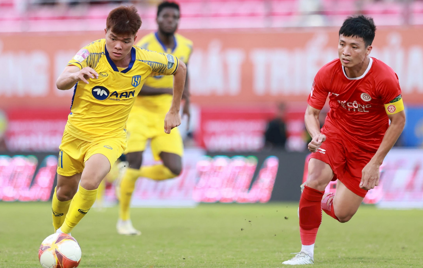 Vòng 20 V-League 2024 - 2025: Cuộc chiến giữa đội đua vô địch và đội đua trụ hạng