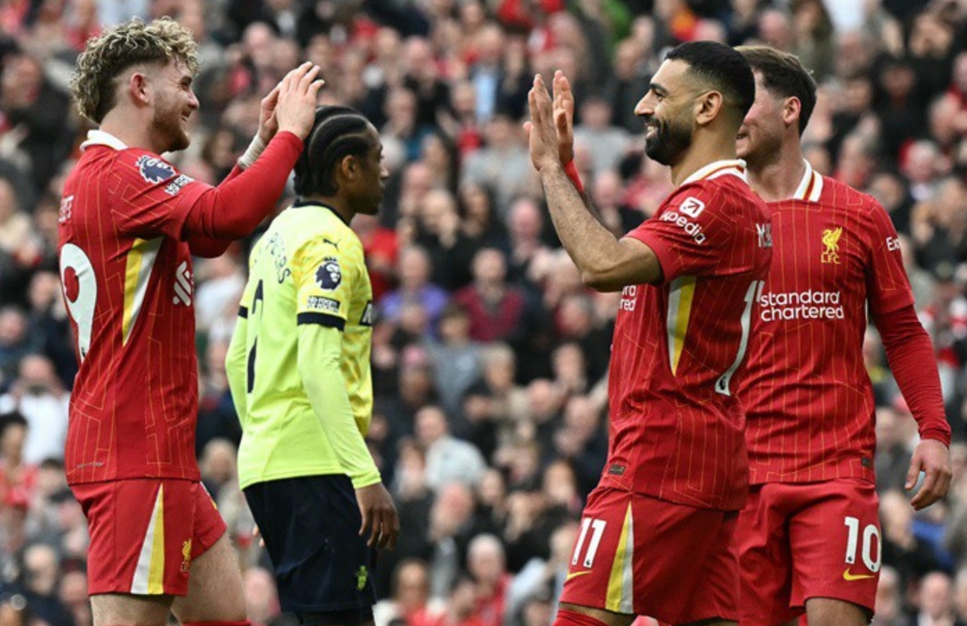 Vòng 34 Ngoại hạng Anh: Chờ Liverpool đăng quang