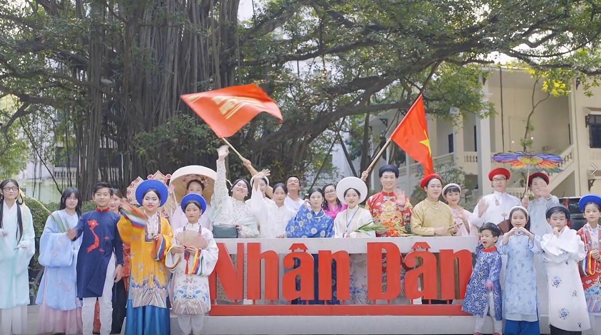 "Yêu lắm Việt Nam" - Chạm để khám phá