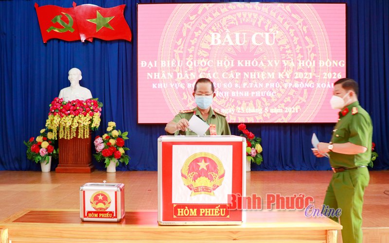 100% cử tri thuộc lực lượng công an hoàn thành bầu cử
