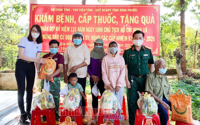 400 người dân được khám bệnh, cấp phát thuốc miễn phí