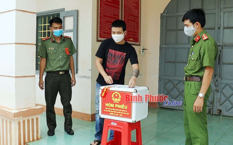 Bù Đốp: 24 đối tượng tạm giữ, tạm giam tham gia bầu cử