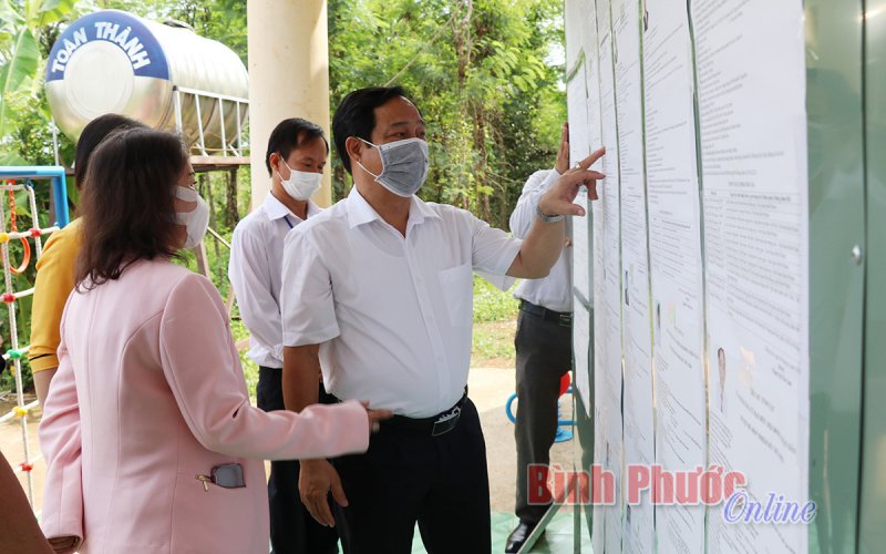 Bù Đốp cần tăng cường tuyên truyền cao điểm cuộc bầu cử gắn với phòng, chống dịch