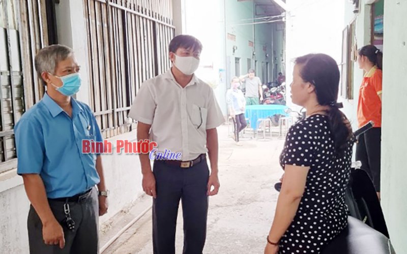 Chơn Thành: Vận động công nhân khu nhà trọ tích cực tham gia bầu cử và phòng, chống Covid-19