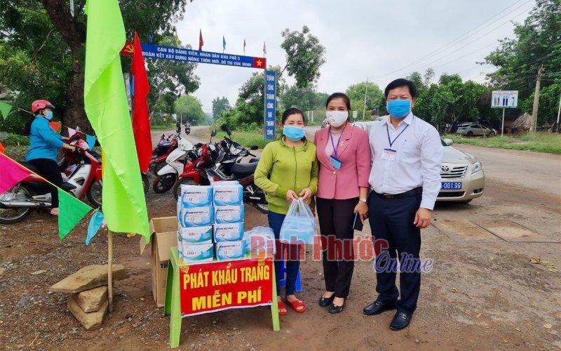 Cử tri ấp Chà Là phấn khởi đi bầu cử, tuân thủ nghiêm biện pháp phòng dịch