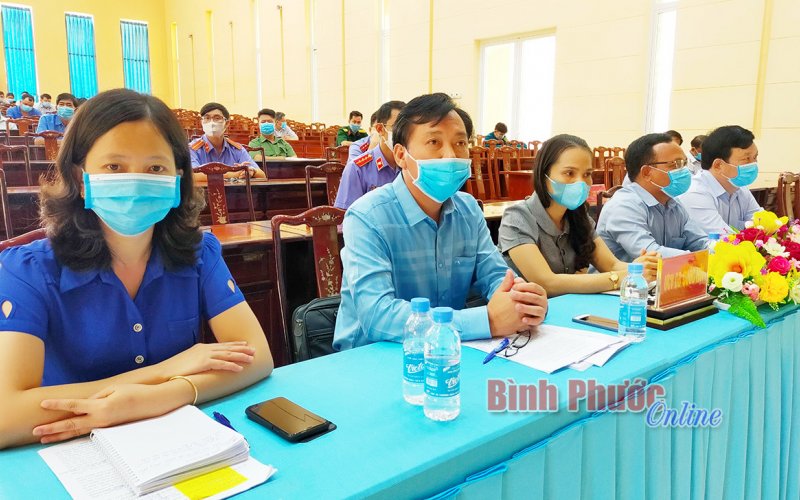 Cử tri Đồng Phú mong những người trúng cử thực hiện đúng chương trình hành động