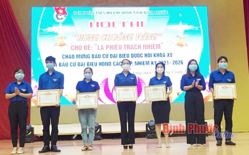 Cử tri trẻ sôi nổi hướng về ngày bầu cử