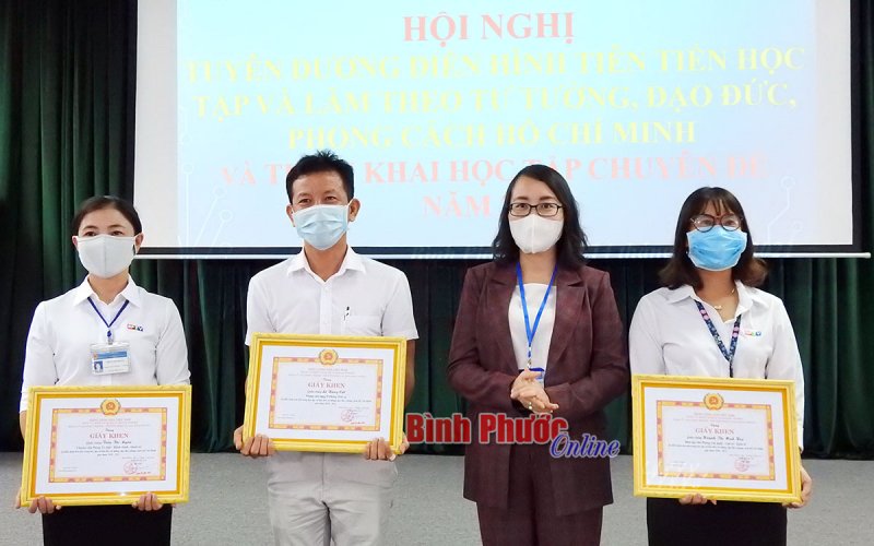 Đảng ủy BPTV tuyên dương 9 tập thể, cá nhân điển hình làm theo lời Bác 