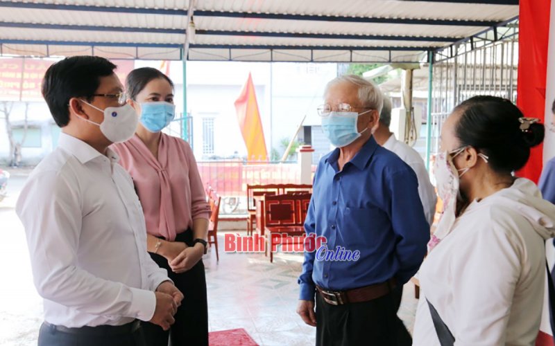 Đến 11 giờ, tỷ lệ cử tri đi bầu cử tại thị xã Phước Long đạt 73,36%