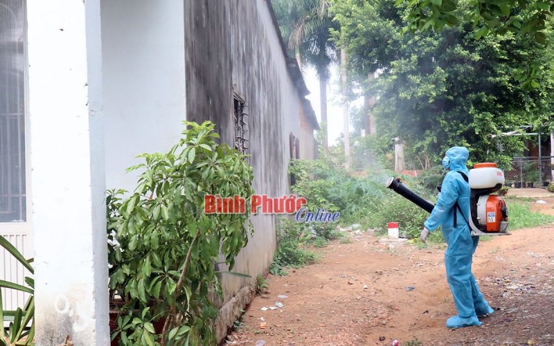 Đồng Xoài cách ly tập trung 3 trường hợp đi cùng chuyến bay VN113 với bệnh nhân Covid-19