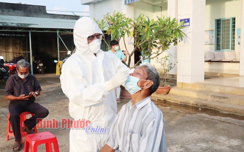 Đồng Xoài: Lấy mẫu xét nghiệm 20 người liên quan đến trường hợp F1 