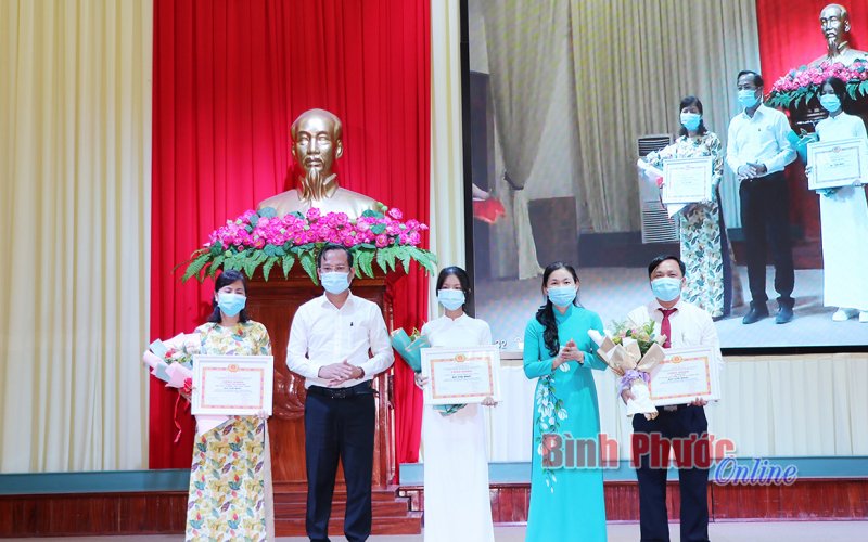 Đồng Xoài: Trao giải cuộc thi tìm hiểu lịch sử truyền thống của thành phố 