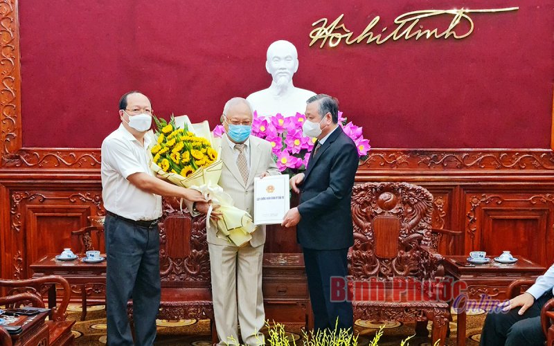 Công ty Cổ phần đầu tư Hoa Lư Bình Phước nhận giấy chứng nhận đầu tư