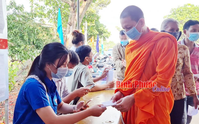 Chức sắc, phật tử chùa Sreyvonsa thực hiện quyền công dân