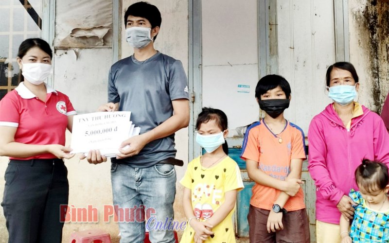 Hỗ trợ gần 226 triệu đồng cho gia đình khó khăn