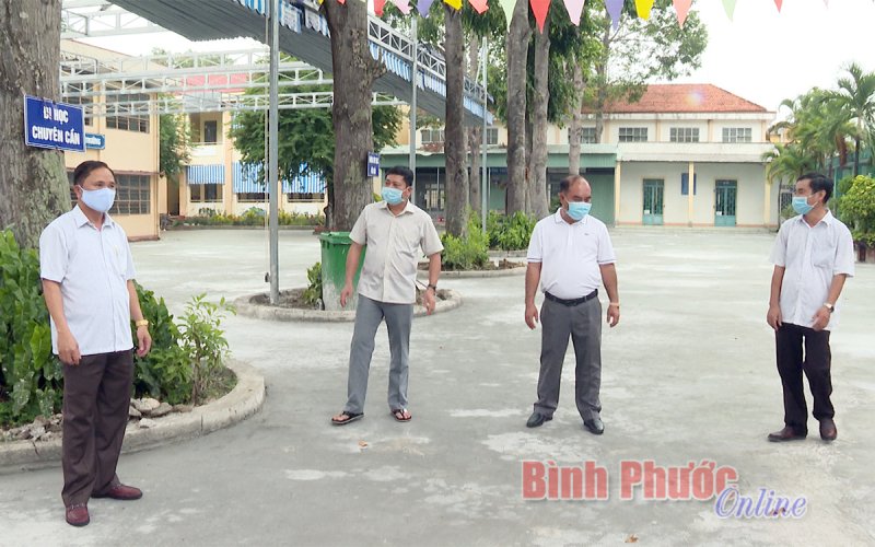 Khánh thành sân trường bê tông trị giá 800 triệu đồng chào mừng cuộc bầu cử