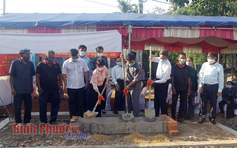Lộc Ninh khởi công xây dựng nhà cho hộ nghèo