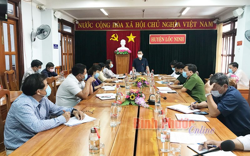 Lộc Ninh xử phạt 63 trường hợp không đeo khẩu trang nơi công cộng