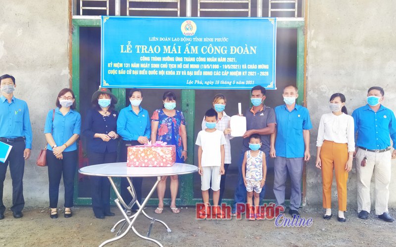 Mái ấm công đoàn tặng gia đình anh Lâm Bon