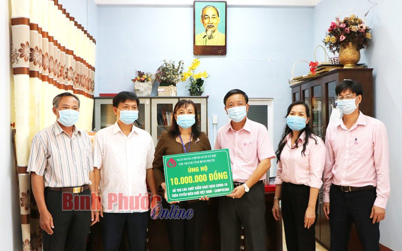 Ngân hàng Chính sách xã hội tỉnh tiếp sức lực lượng phòng, chống dịch huyện Lộc Ninh