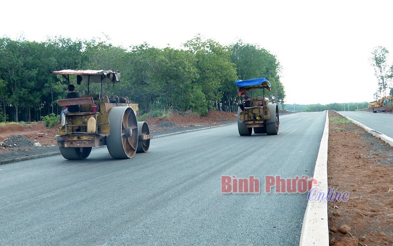 Người nghèo hiến “đất vàng” 