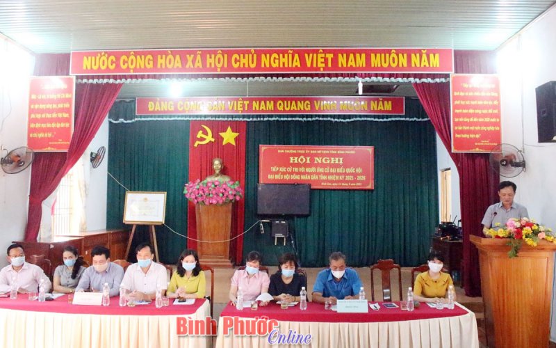 Người ứng cử đại biểu Quốc hội và đại biểu HĐND tỉnh tiếp xúc cử tri huyện Phú Riềng
