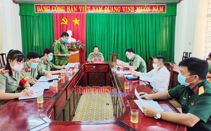 Phó giám đốc Công an tỉnh kiểm tra công tác chuẩn bị bầu cử tại huyện Đồng Phú