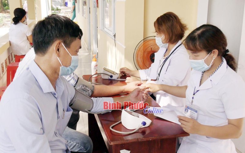 Tiêm vắc-xin cho thành viên Ban chỉ đạo phòng chống Covid-19 huyện Đồng Phú