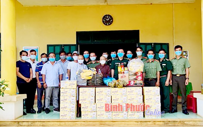 Tiếp sức cho lực lượng biên phòng trên tuyến đầu phòng, chống dịch Covid-19