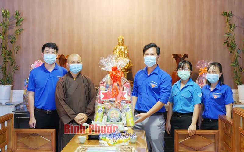 Tỉnh đoàn, Hội LHTN Việt Nam tỉnh thăm, chúc mừng Đại lễ Phật đản 2021