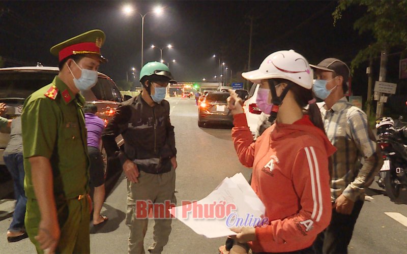 Trắng đêm kiểm soát phòng, chống dịch Covid-19 trên QL13