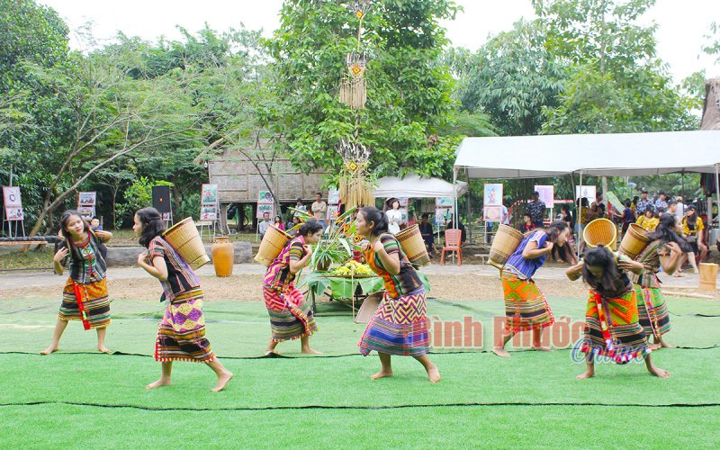 Vấn đề nh&aacute;nh tộc người S&rsquo;ti&ecirc;ng ở B&igrave;nh Phước - B&agrave;i 1