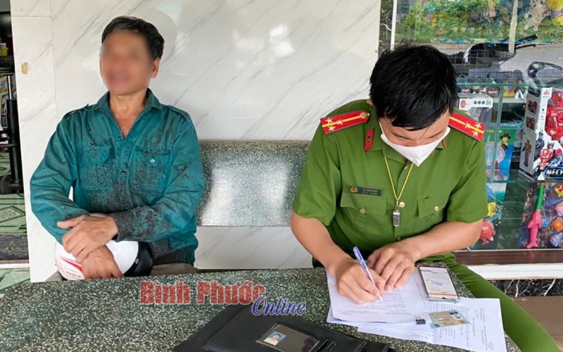 Xử phạt 5 trường hợp không đeo khẩu trang nơi công cộng