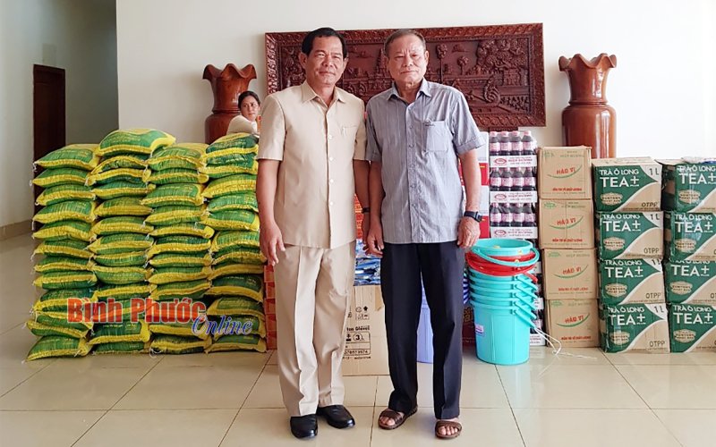 100 phần quà tặng người nghèo 2 tỉnh Kratie và Stung Treng, Vương quốc Campuchia