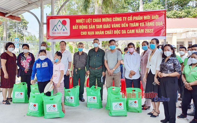 115 phần quà tặng nạn nhân chất độc da cam/dioxin huyện Chơn Thành