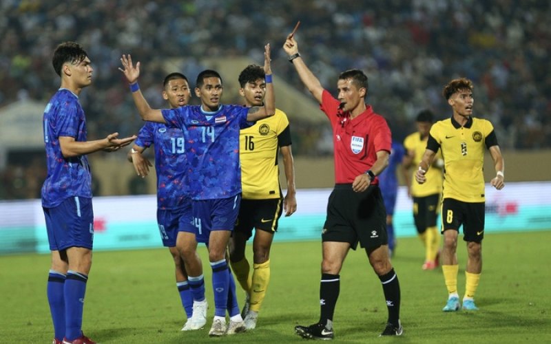 Bảng B bóng đá nam khởi đầu nhiều bất ngờ thú vị