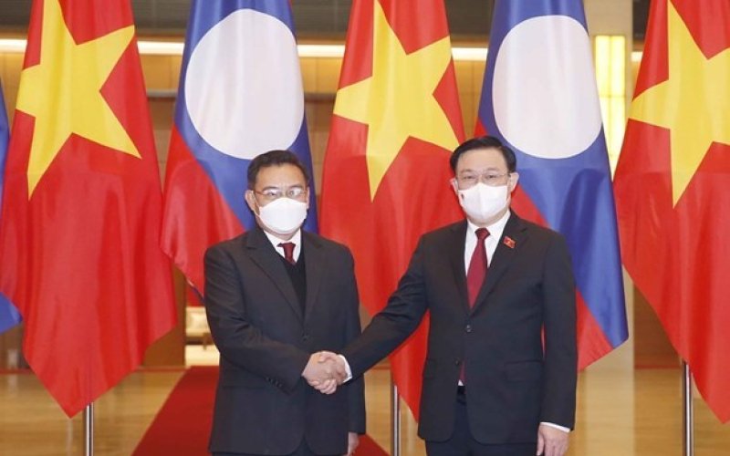 Báo Lào viết về chuyến thăm của Chủ tịch Quốc hội Vương Đình Huệ