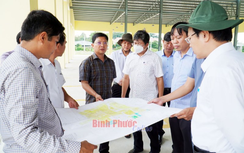 Bí thư Thành ủy Đồng Xoài Hà Anh Dũng kiểm tra các dự án trên địa bàn