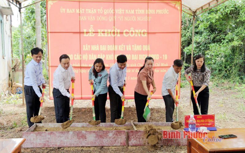 Bí thư Tỉnh ủy Nguyễn Mạnh Cường dự lễ khởi công xây nhà đại đoàn kết 