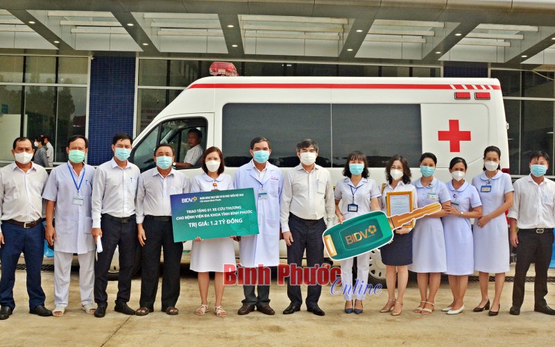 BIDV tặng xe cứu thương cho Bệnh viện đa khoa tỉnh Bình Phước