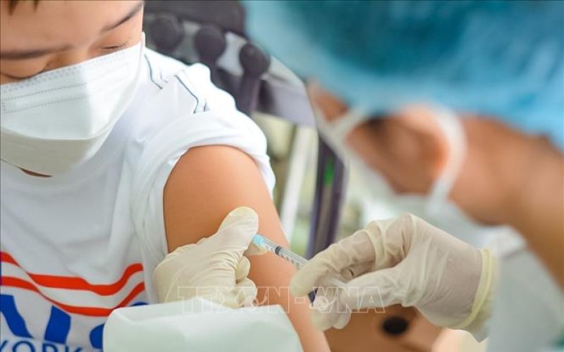 Bộ Y tế tiếp tục 'thúc' các địa phương tăng cường tiêm vaccine phòng COVID-19