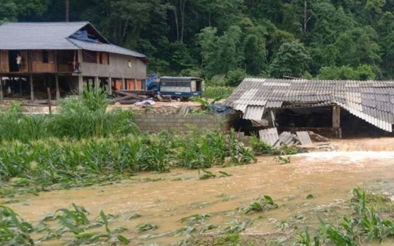 Chín người tử vong do mưa lũ, sét đánh và sạt lở đất trong tuần qua