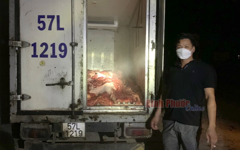 Chơn Thành: Bắt giữ xe tải chở hơn 1 tấn thịt bẩn